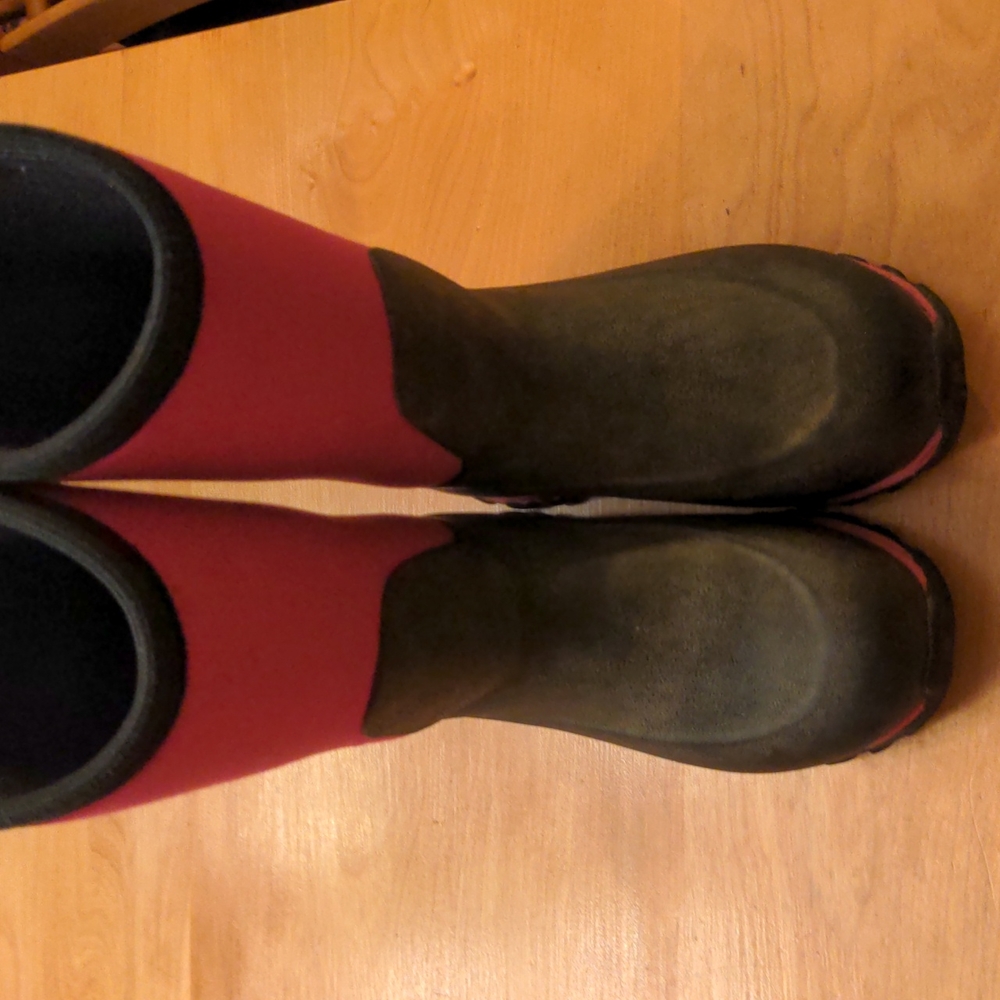 Muck chore boot